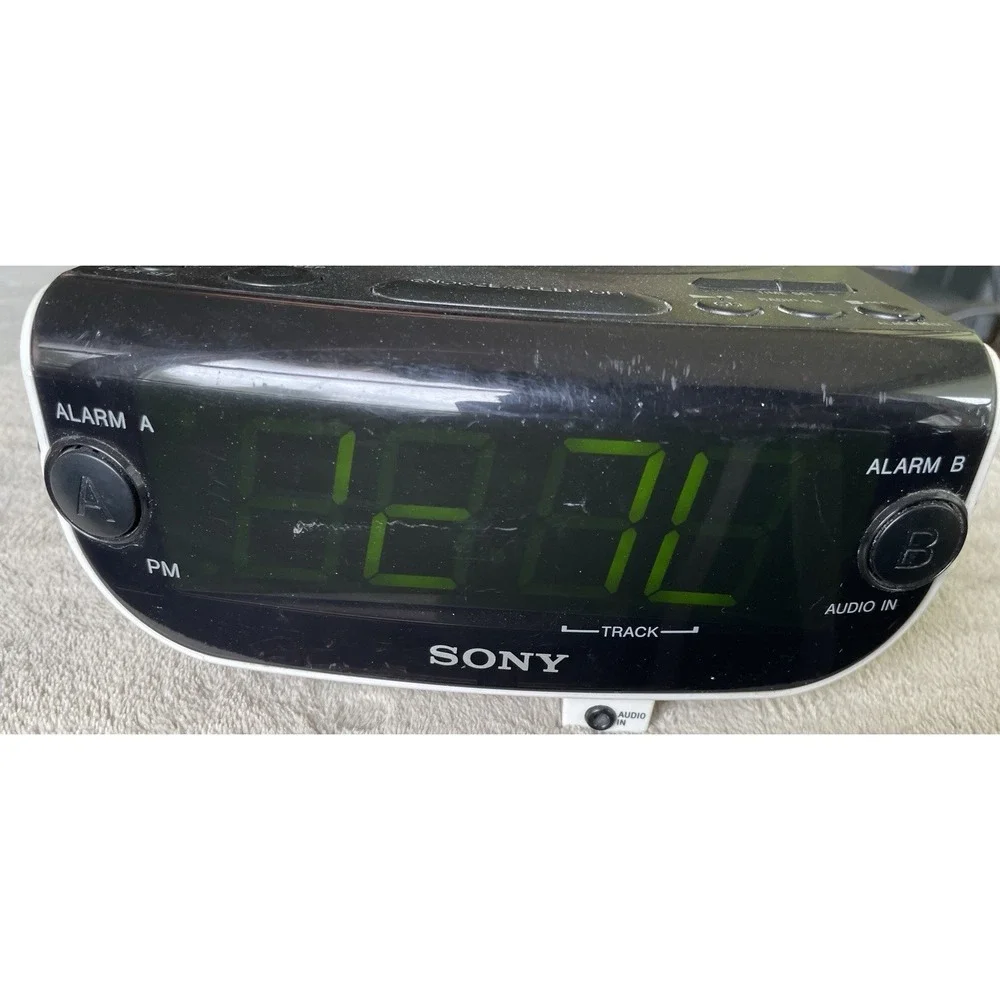 Vintage Sony Dream Machine FM/AM CD Clock Radio Model ICF-CD815